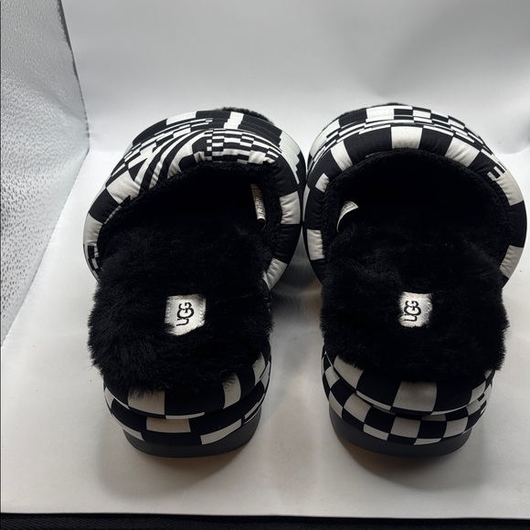 UGG Black & White Maxi Checks Slide Sandals SZ 9 Sheepskin platform puffy NWOB - Picture 4 of 10